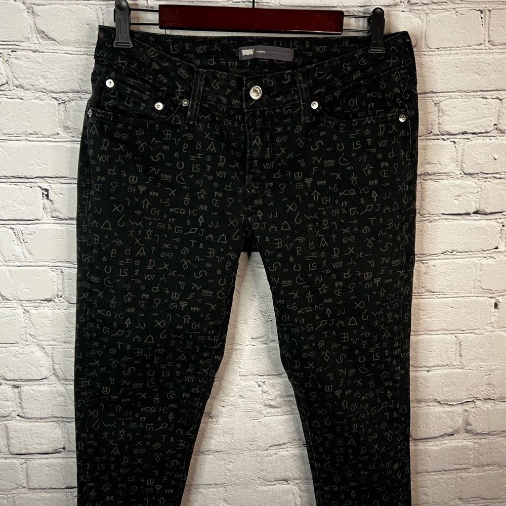 Levi's Legging Fit Skinny Mid Rise Jeans Black Grey Symbols Woman's size 31x30 - Picture 3 of 10